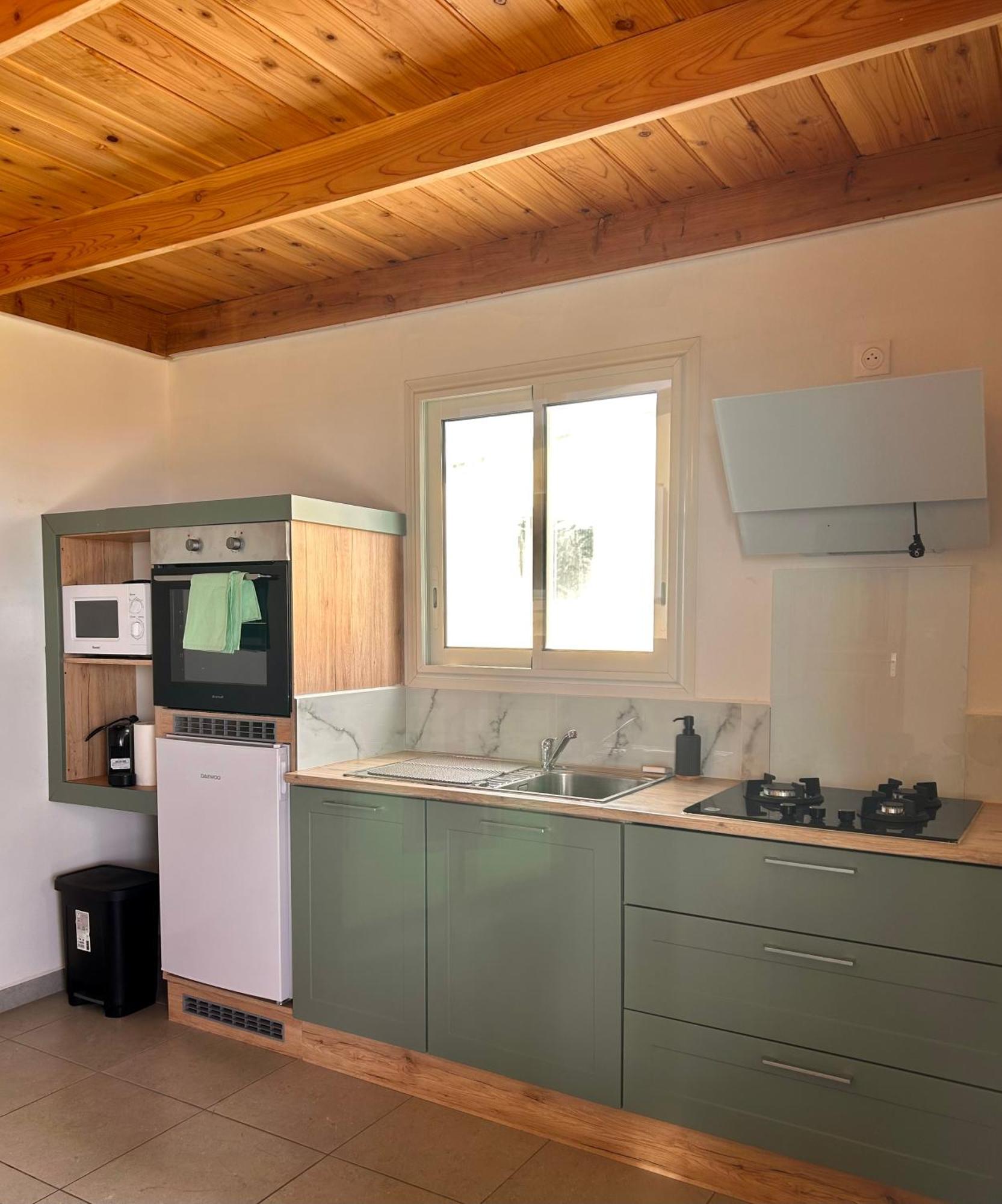 Logement Emeraude Sainte-Rose Exterior photo